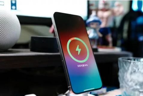 封开苹果15换屏服务分享用什么充电器给iPhone15充电更好 